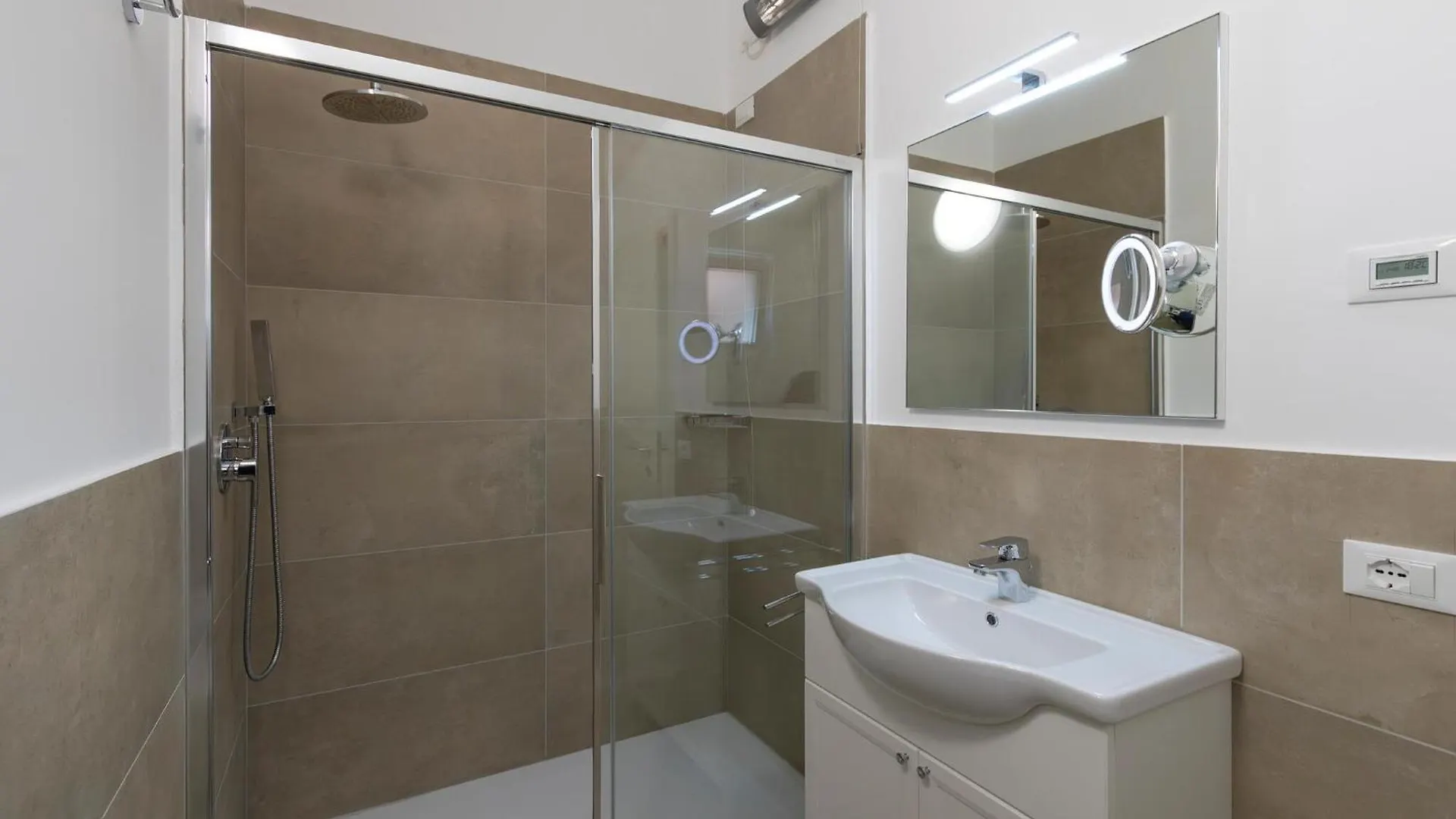 Nice Home In Solto Collina Bg With Kitchen Riva di Solto Italien